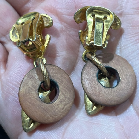 Kate Hines Brushed Goldtone FleurDeLis Dangling Vintage Clipon Jewelry Earrings - Picture 13 of 14